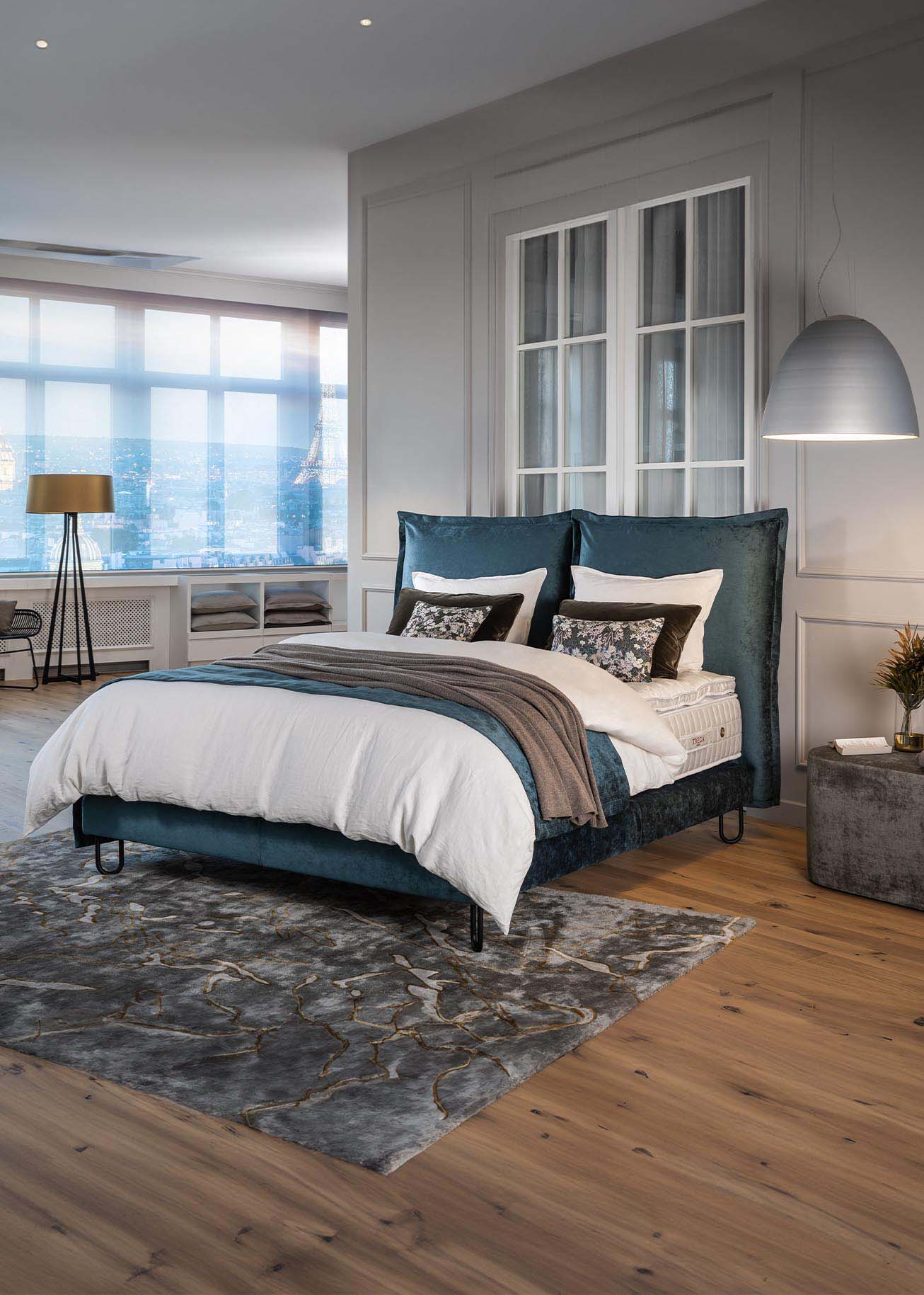 Hochwertiges Boxspringbett im Schlafzimmer