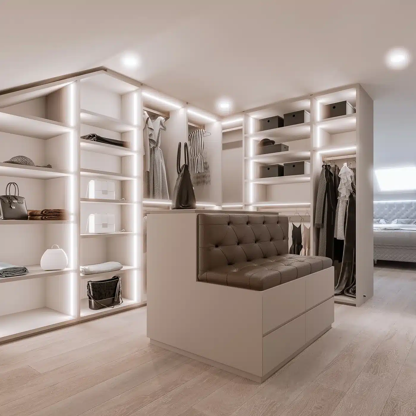 Offene Ankleide mit beleuchteten Regalen und Insel mit Lederbank, angrenzend an das Schlafzimmer
