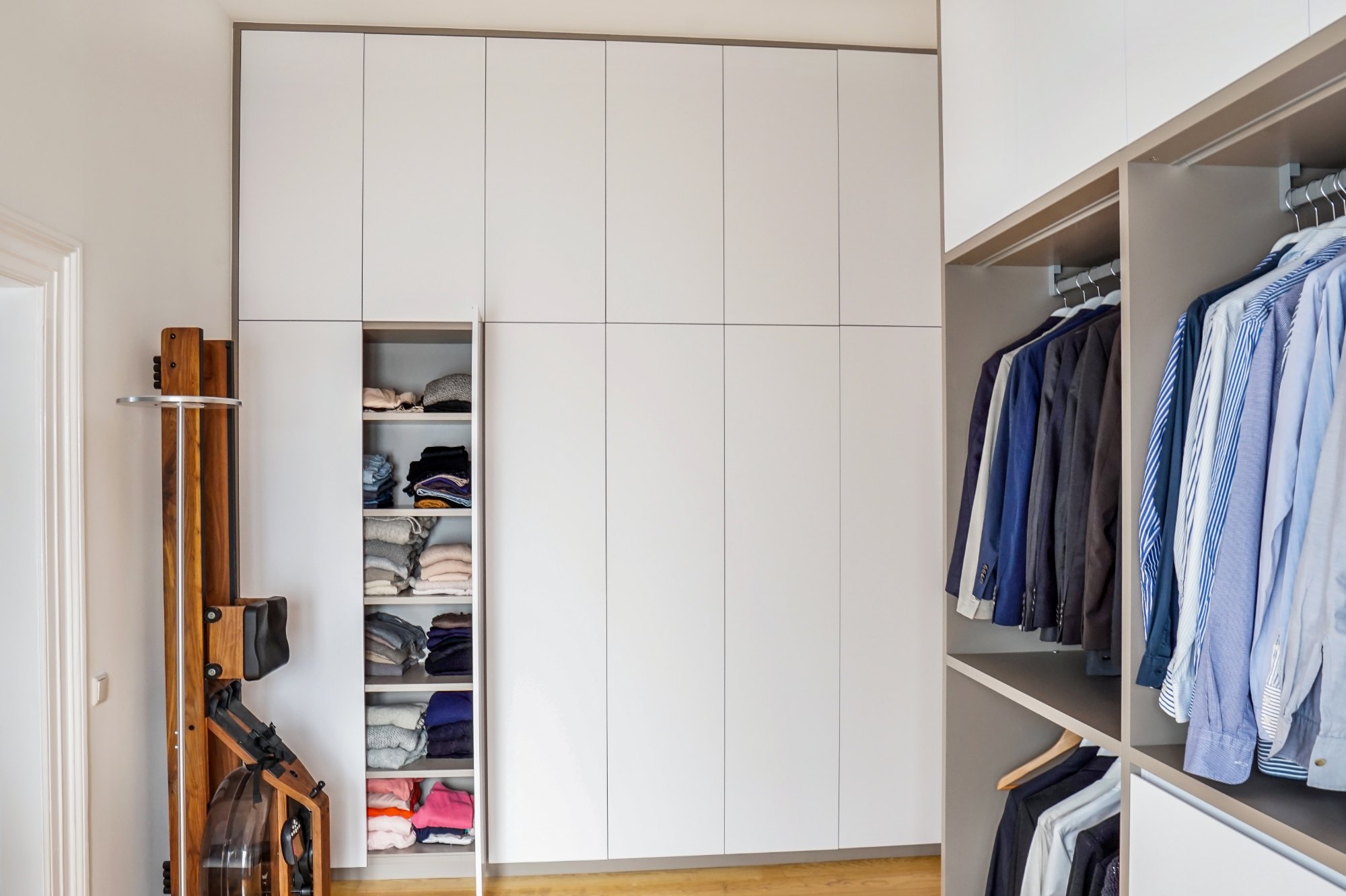 Ankleide für Sie und Ihn in Bonn von HOME Schlafen & Wohnen: Hochschrank mit Auszug