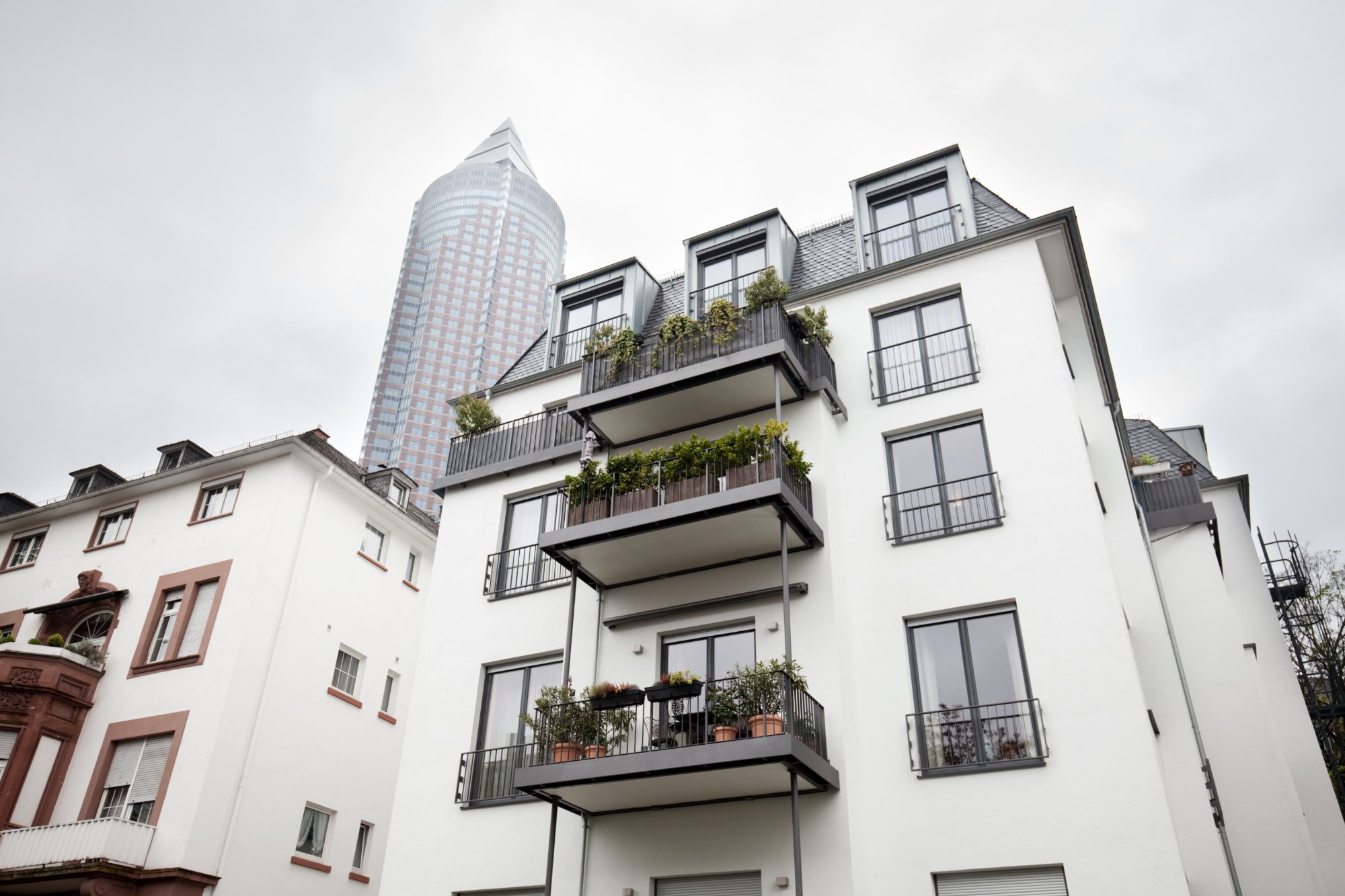 Penthouse Frankfurt von HOME Schlafen & Wohnen: Haus mit Penthouse in Frankfurt