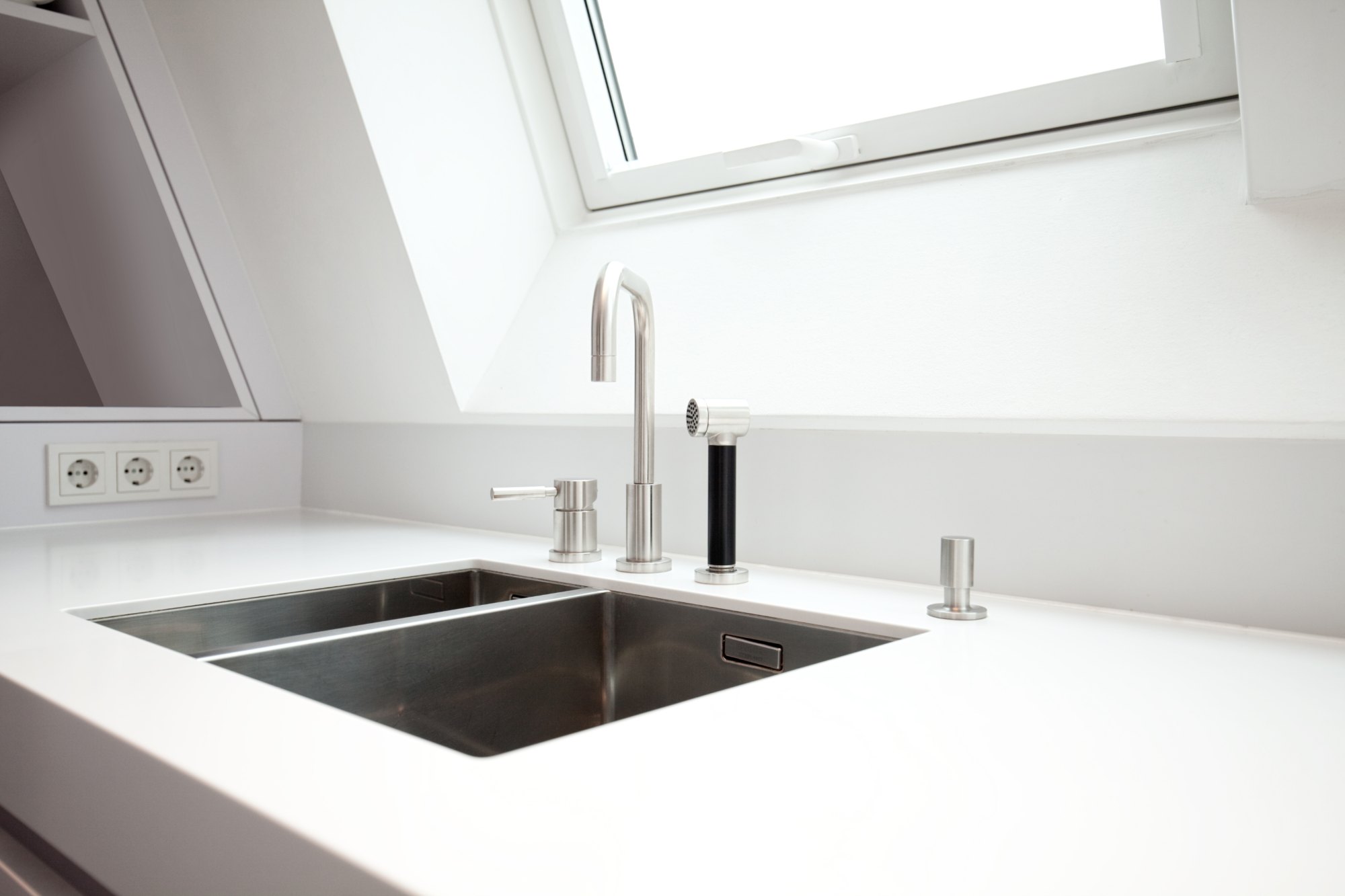 Penthouse Frankfurt von HOME Schlafen & Wohnen: Spüle mit Armatur