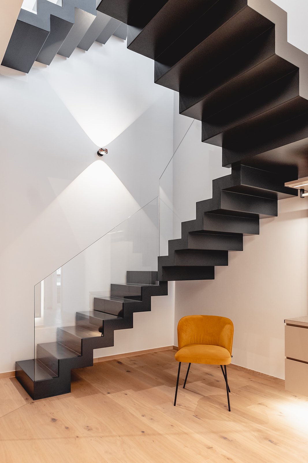 Penthouse Rheinauhafen Köln: Treppe mit Glasgeländer