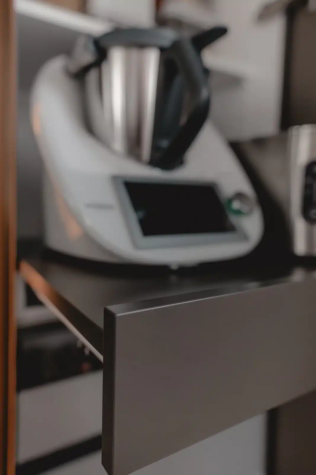 SieMatic Auszug für den Thermomix, der nach vorn herausfährt