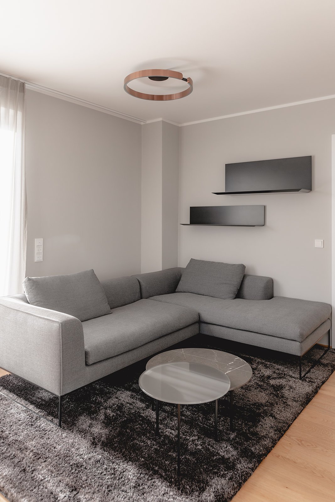 Wohnungseinrichtung Leverkusen von HOME Schlafen & Wohnen: Wohnzimmer mit Sofa